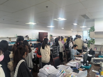 主題教育進(jìn)行時 | '經(jīng)'世相伴，'職'等你來——經(jīng)濟(jì)與管理學(xué)院開展'海大學(xué)子看舟山'就業(yè)實踐教育主題活動